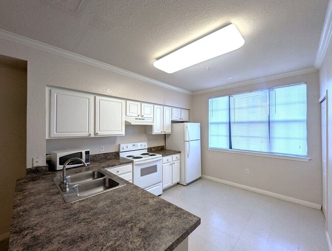 Photo - 1x1 Bright and spacious, convenient 1st fl...