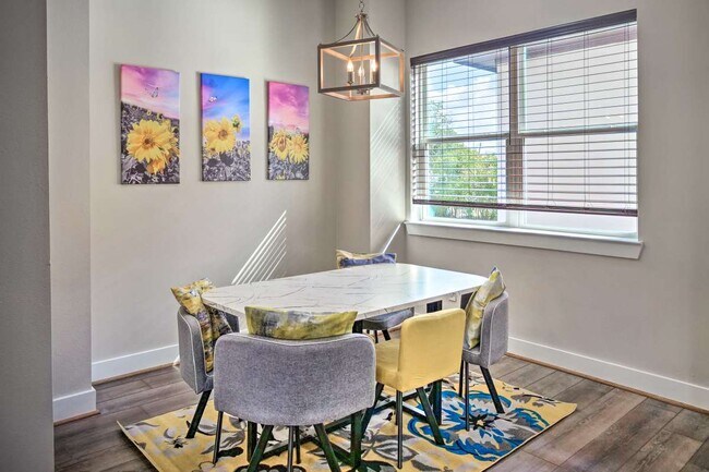 Photo - 6403 Bowling Green St