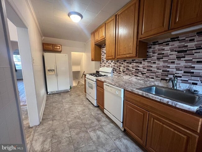 Photo - 2900 Cornwall Rd