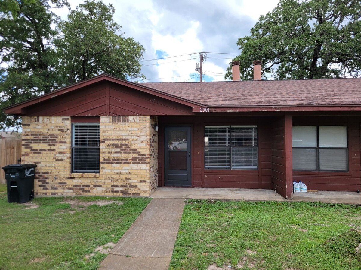 College Station - 2 bedroom / 1.5 bath / l... - College Station - 2 bedroom / 1.5 bath / l... House