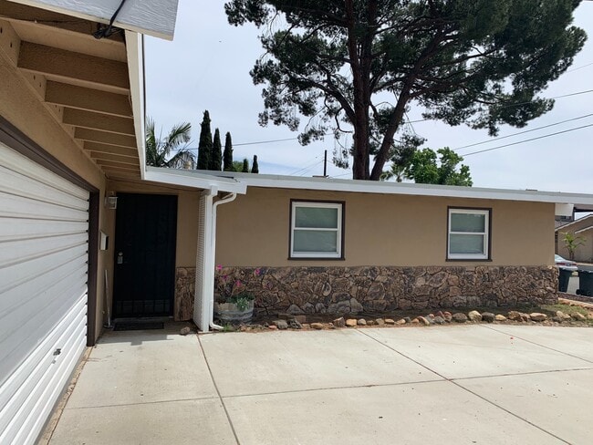 Beautifully Remodeled 3 Bedroom 2 Bath Hom... - Beautifully Remodeled 3 Bedroom 2 Bath Hom... Casa