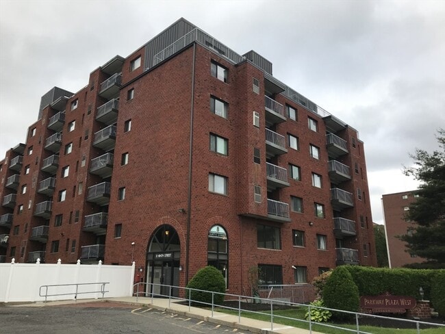 Building Photo - 8 9th St Unit 404