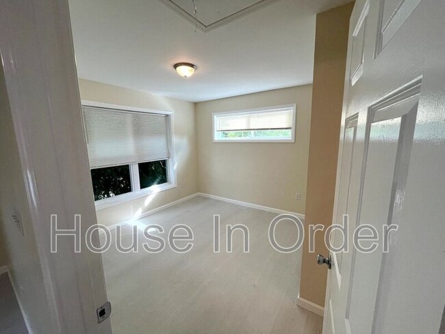 Photo - 307 8th Ave E