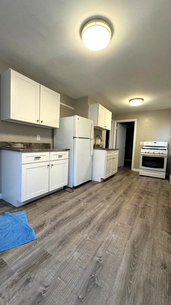 Building Photo - 220 Hamilton St