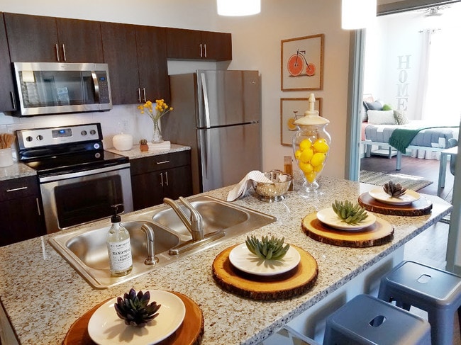 Lark Syracuse I Student Apartments