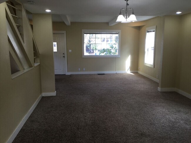 Photo - 600B00 Unit 4922