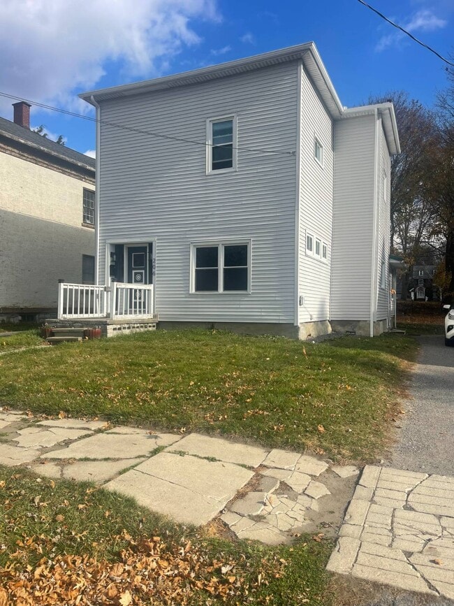 Building Photo - 206 S Melcher St Rental