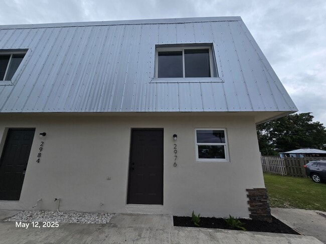 Building Photo - 2976 SE Bonita St