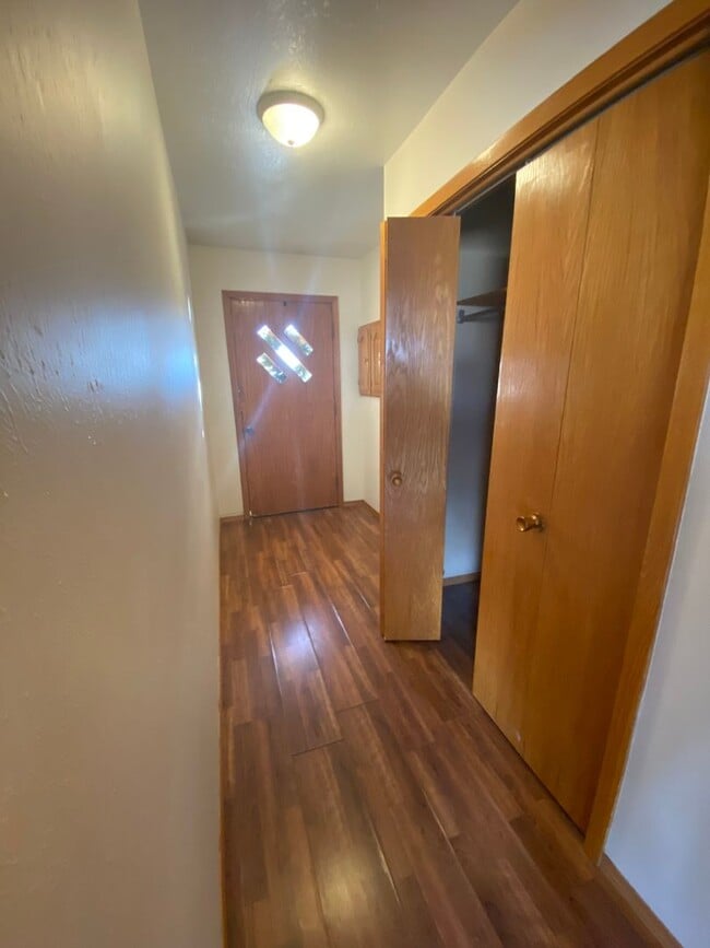 Building Photo - 1810 N 14th St Unit 1810 N 14th St - Upper