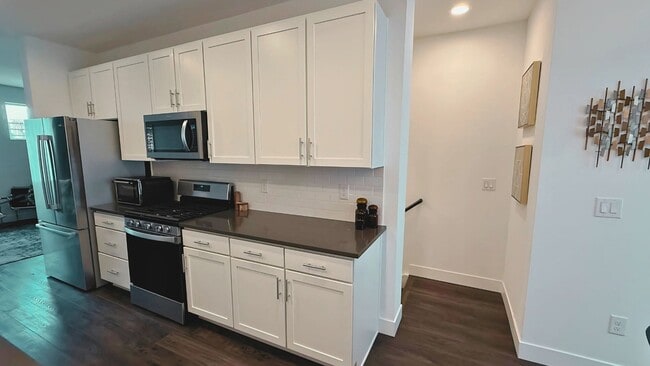 928 Navajo St