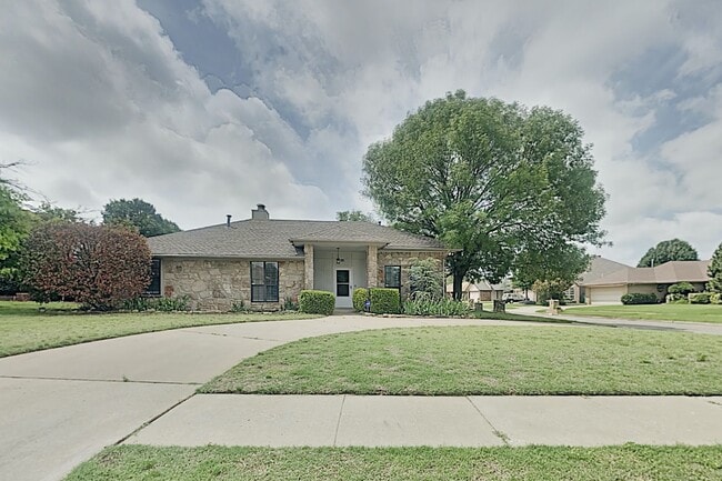 Photo - 3 Bedroom 2 Bath Home Conveniently Located in Moore