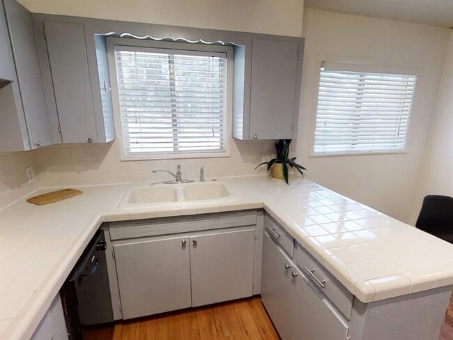 Photo - 3011 Whitis Ave Unidad 204