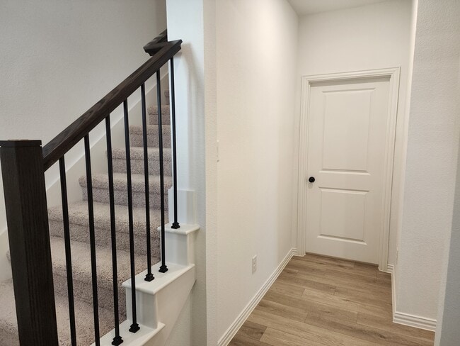 HALL ENTRANCE - 634 Redwood Way