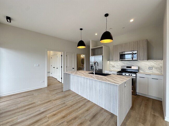 Photo - 6340 W Belmont Ave Unit 103