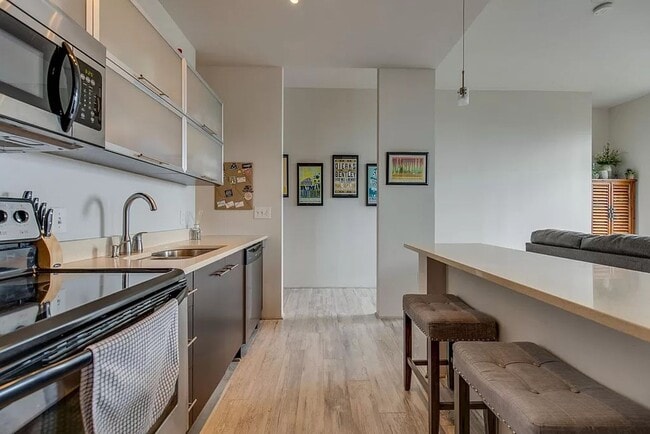 Photo - 2115 Yeaman Pl