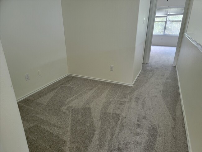 Photo - 424 Folk Crest Ln