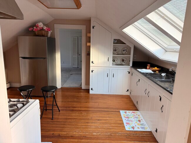 Kitchen - 20 Collins Rd Unit 20