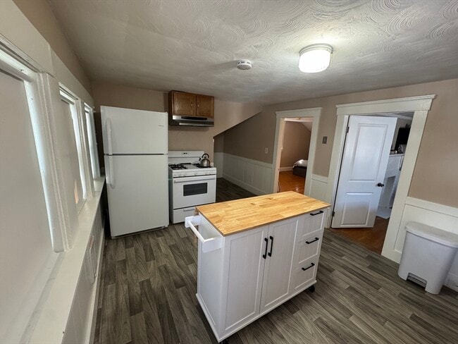 Photo - 187 Danforth St Unidad 2