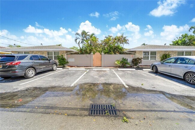 Building Photo - Charming 1 bed 1 bath in Victoria Park! Unit 7