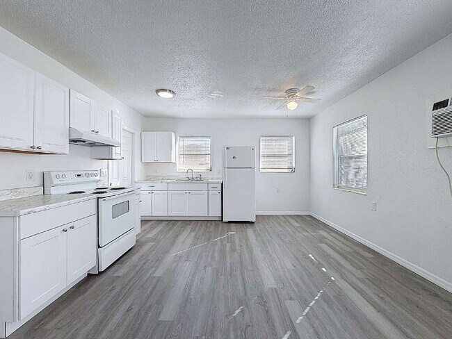 Photo - 650 East Harbor Dr S