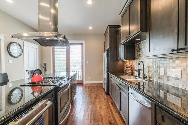 Photo - 166 Reinicke St