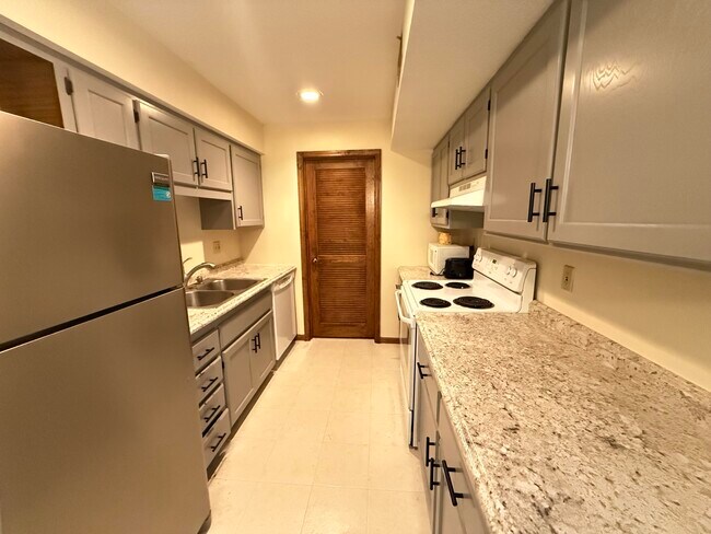 Photo - 2005 Waterfront Dr N Unit E