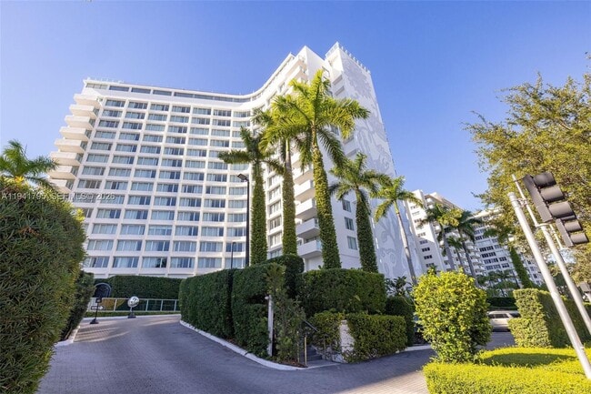 Building Photo - 1100 West Ave Unit 827