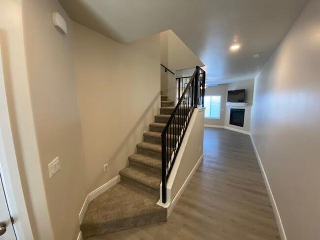 Photo - 3 Bed - 2.5 Bath, Large Townhouse - 2 Car Garage