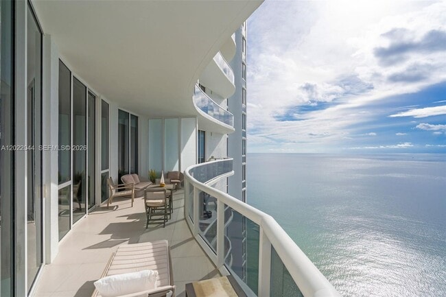 Building Photo - 15811 Collins Ave Unit 3407