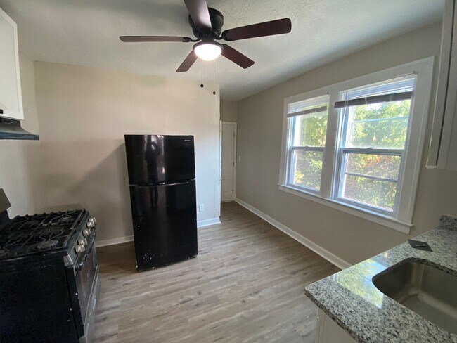 Photo - 4840 St Clair St Unit Lower