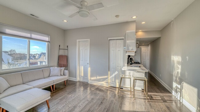 Photo - 25 S Surrey Ave