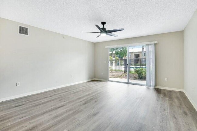 Photo - 1700 Crestwood Ct S Unidad 1702