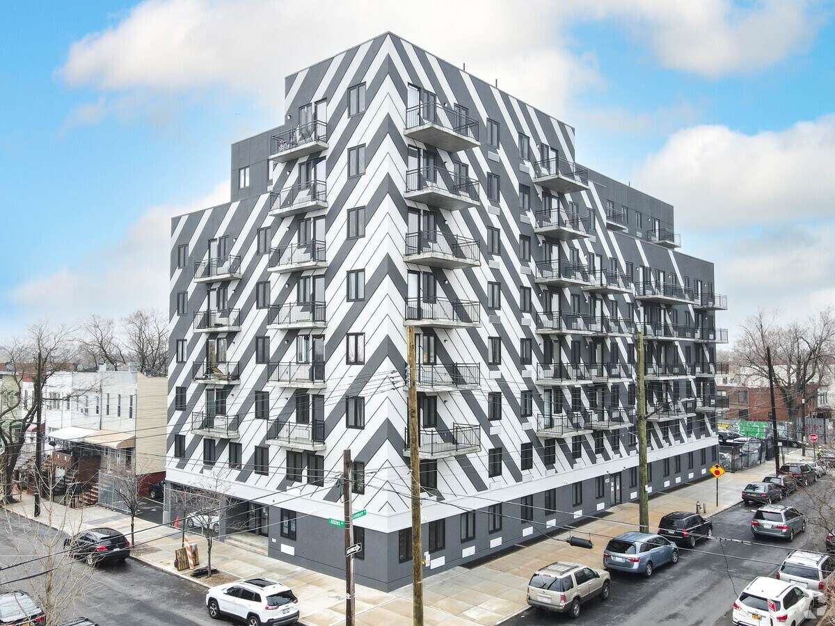 Photo - 820 Glenmore Ave