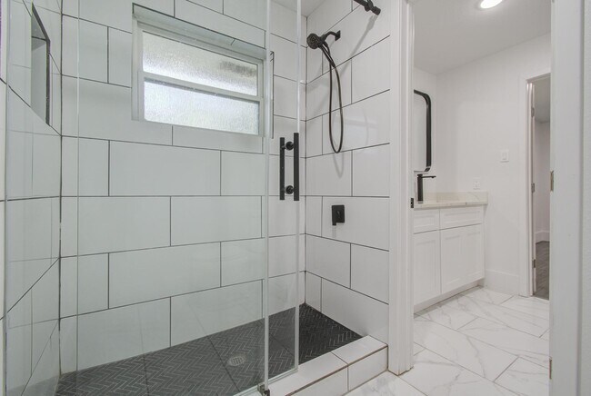 Photo - 595 River Plantation Dr