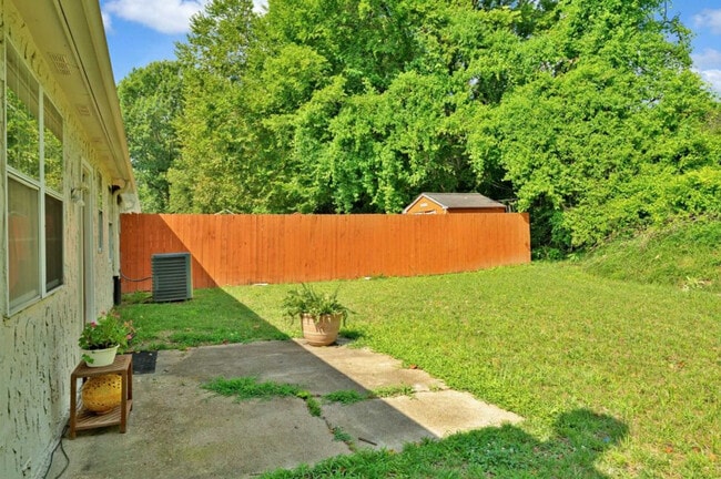 Photo - 1434 E Cedar Ln