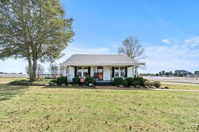 Photo - Charming Farmhouse on the West Side of Ath...