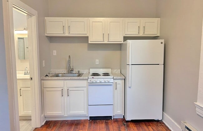 Building Photo - 26 W Daniels St Unit 26-01