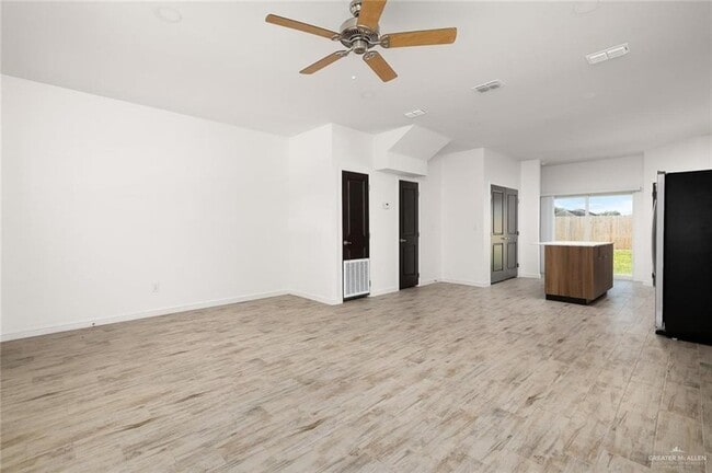 Photo - 609 Jasper St