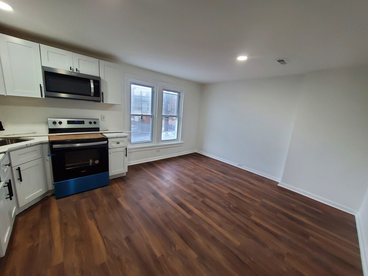 Photo - 310 Oak St