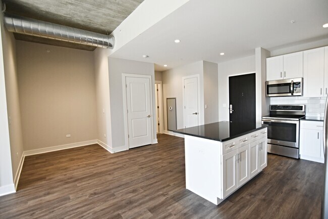 Photo - 3833 N Broadway Unidad 409