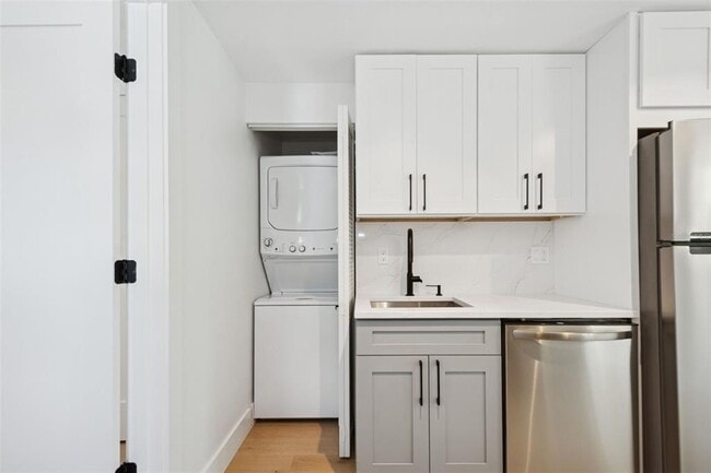 Photo - 2655 Bay St Unit 2
