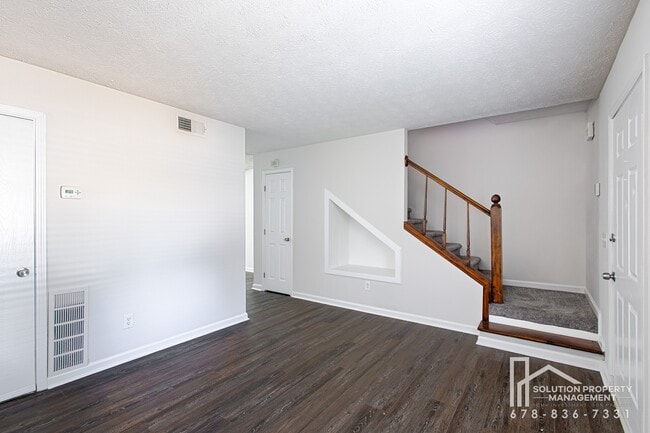 Photo - 5740 Old Gordon Rd