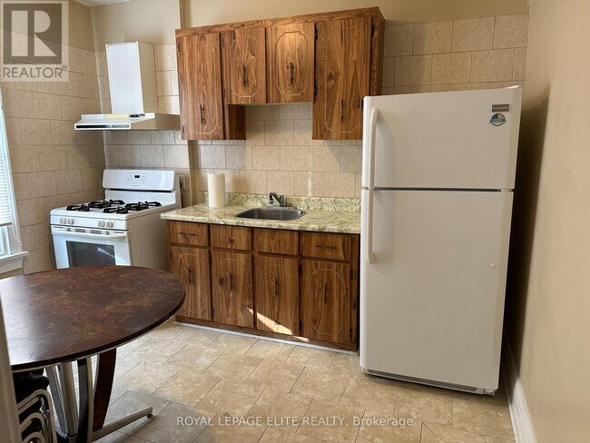 Photo - 176 Westmount Ave