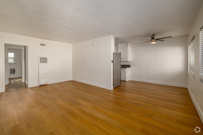 1BR, 1BA - 500SF - Living Room