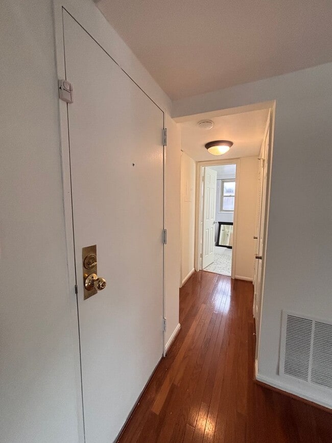 Photo - 1413 E Abingdon Dr Unit 4