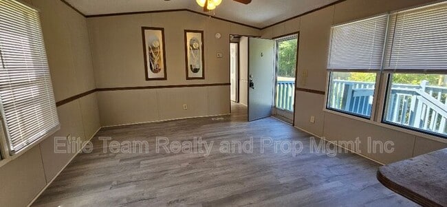 2935 Cedarvale Rd
