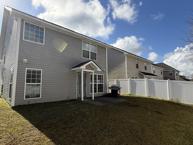 Photo - 628 Amhearst Row