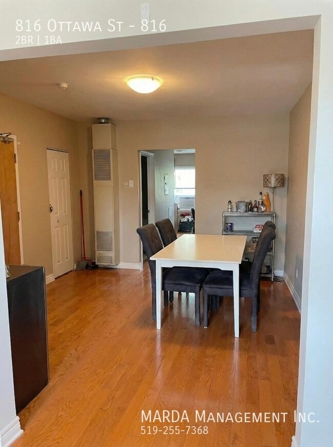 Photo - CHARMING 2 BED/1BATH APT ON OTTAWA + HYDRO & GAS! Unit 816