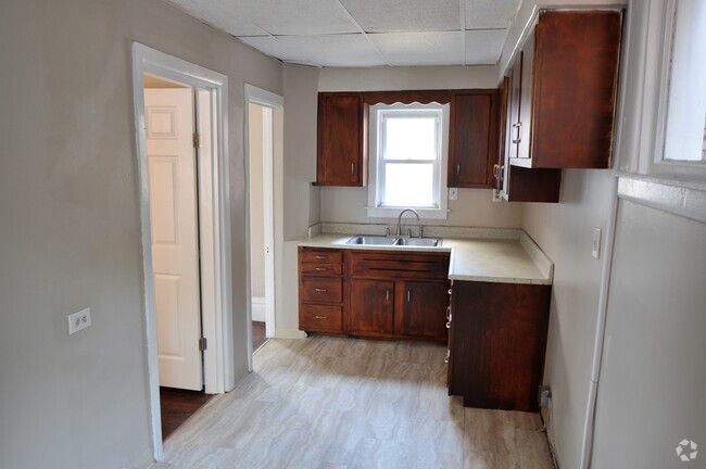 Building Photo - NO APPLICATION FEE!! Completely Renovated ... Rental