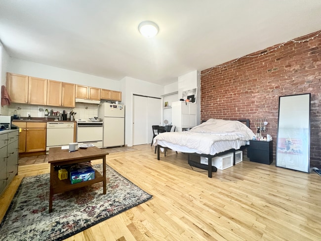 Building Photo - 36 AVENUE Rental